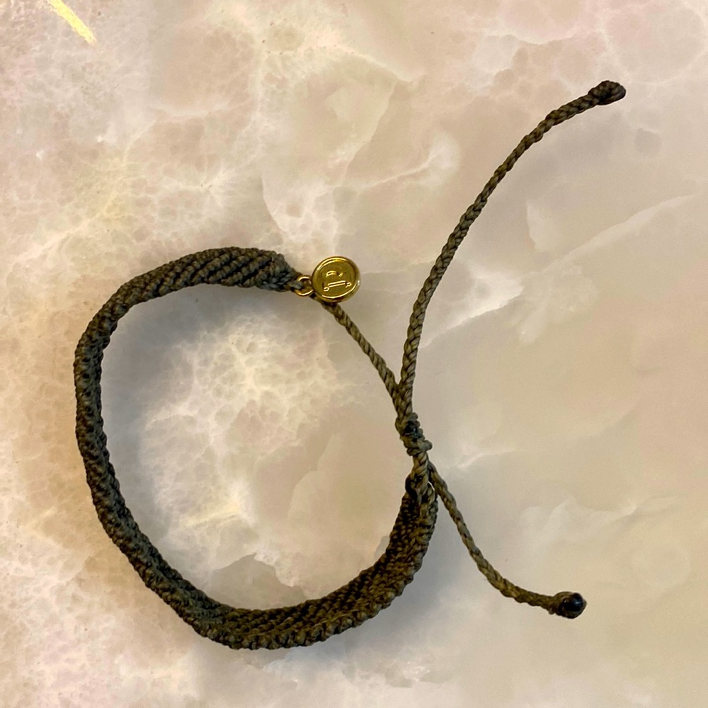 🌼 NWOT Pura Vida braided bracelet
